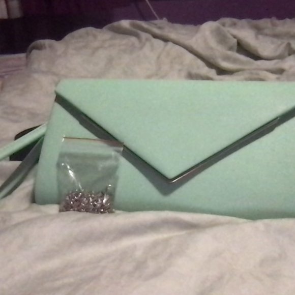 Arden pastel green summer clutch - Picture 6 of 14